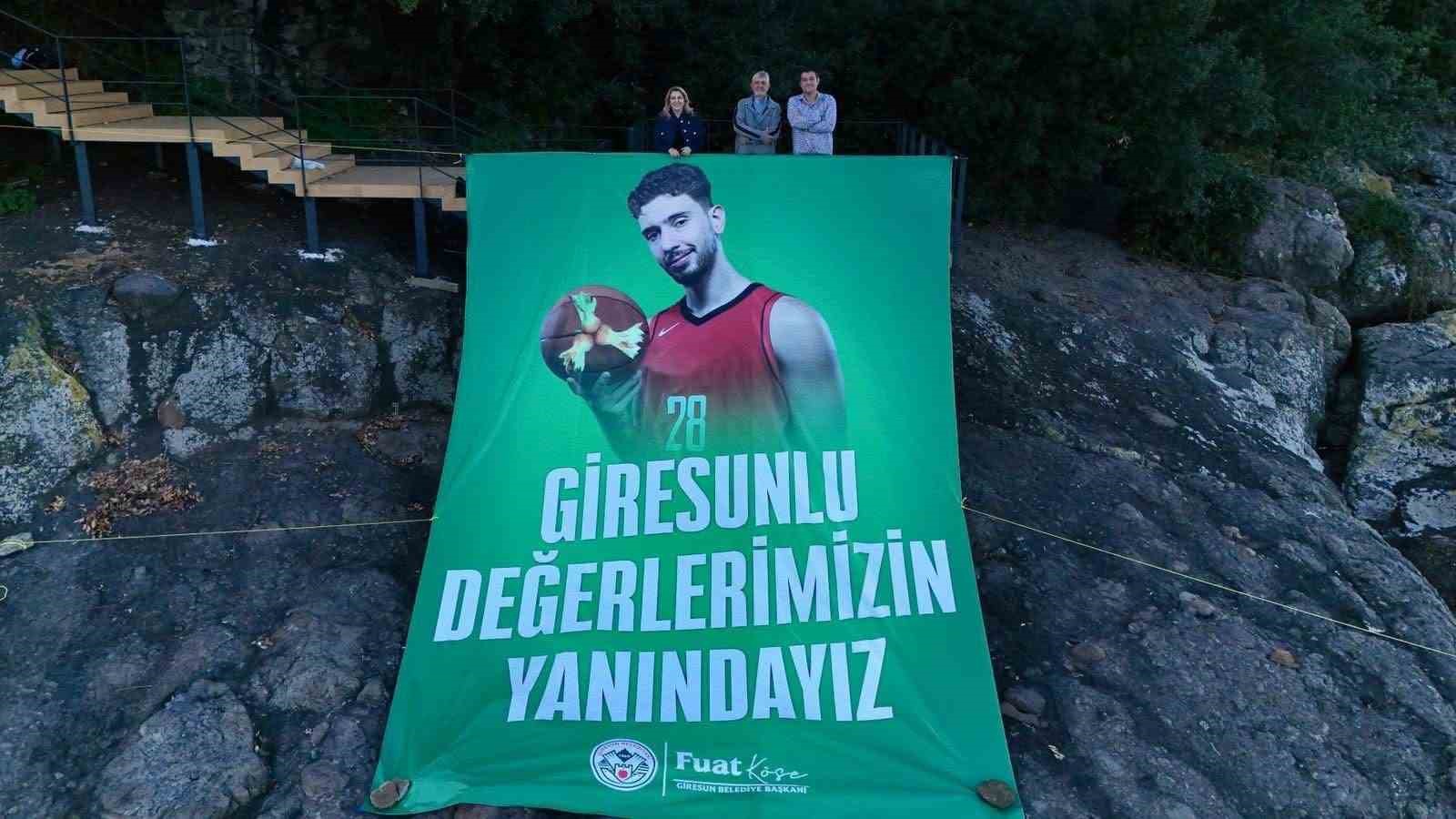 Giresun Adası’nda, Alperen Şengün’e onur posteri
