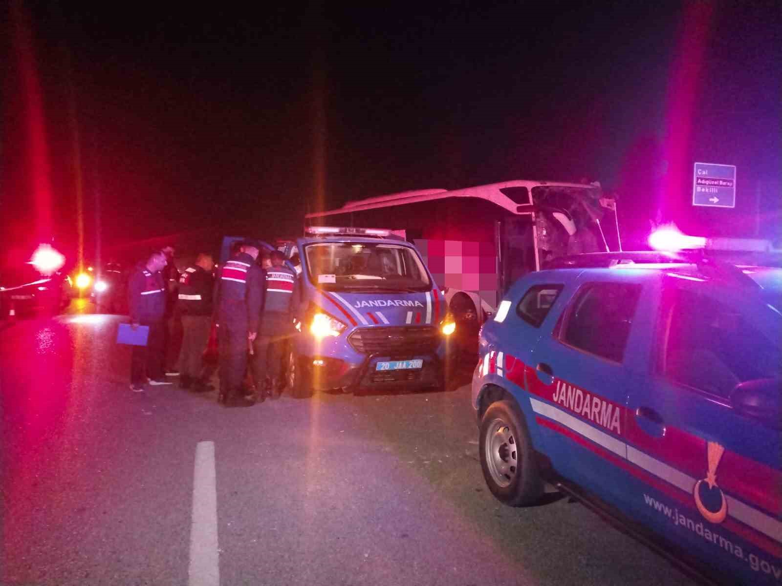 Denizli’de minibüs yolcu otobüsüyle çarpıştı: 1 ölü, 13 yaralı
