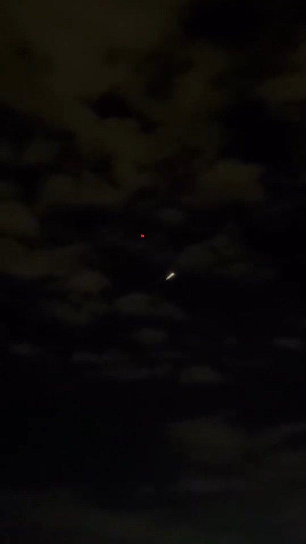 İstanbul&rsquo;a g&ouml;ktaşı d&uuml;şt&uuml; iddiası: K&uuml;&ccedil;&uuml;k&ccedil;ekmece semalarında g&ouml;r&uuml;ld&uuml;
