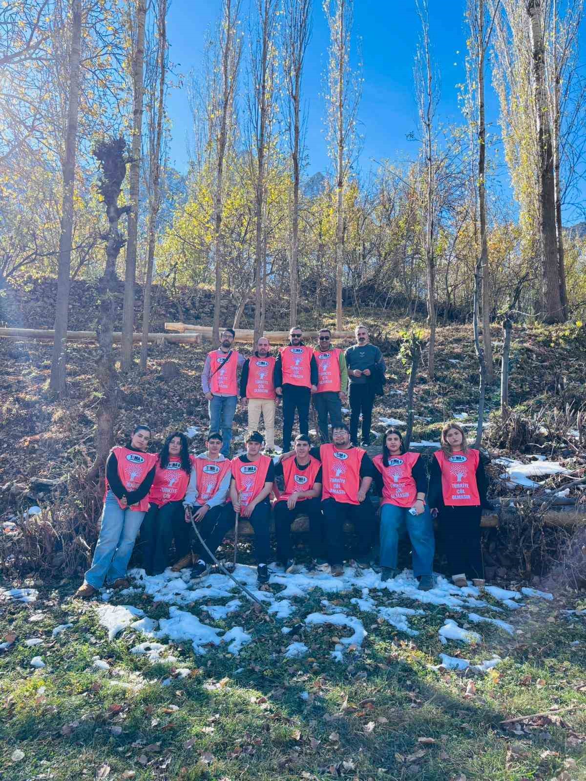 Yüksekova’da erozyonla mücadele için fidan dikme etkinliği