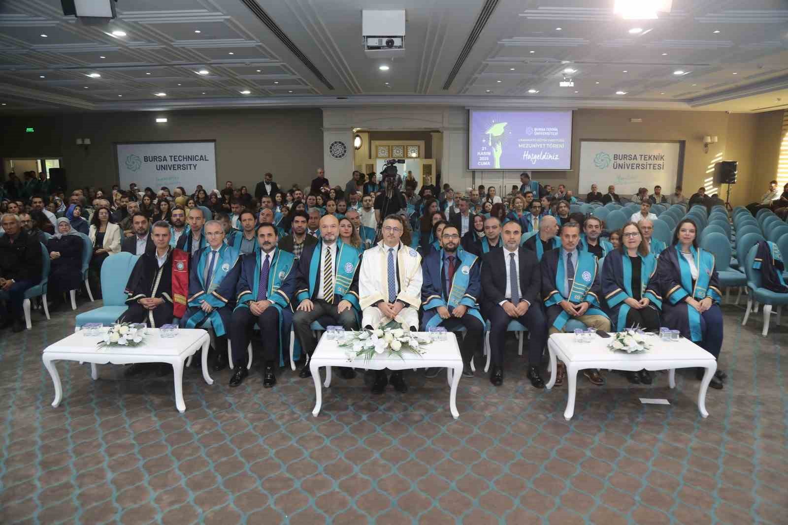 BTÜ Lisansüstü’nde mezuniyet gururu