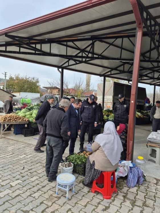 Kaymakam U&ccedil;ar, halk pazarında vatandaşlarla buluştu
