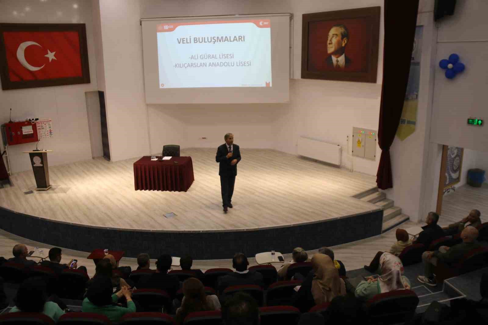 Okul - veli iş birliğini güçlendirecek konular ele alındı
