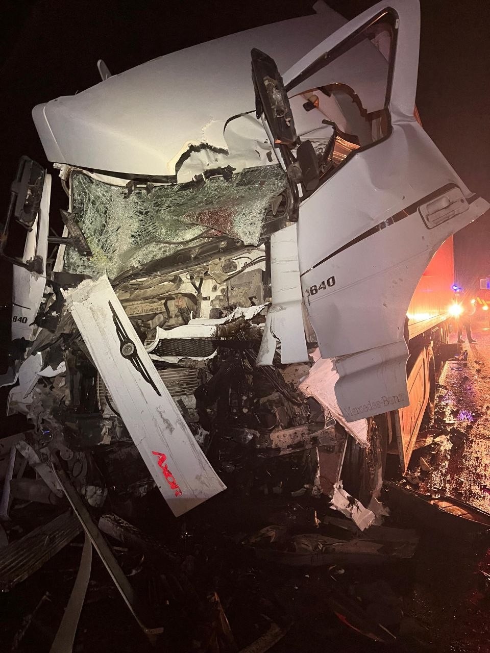 Adana’da tır, otobüse arkadan çarptı: 14 yaralı