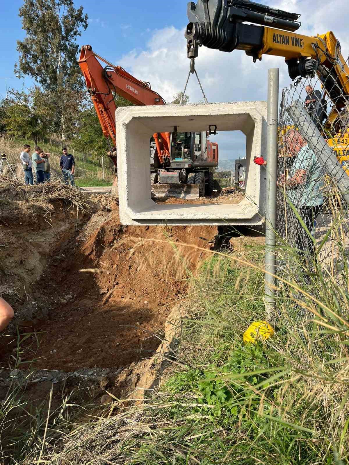 Aydın Büyükşehir Zeybek Mahallesi’nde alt yapı çalışması gerçekleştirdi