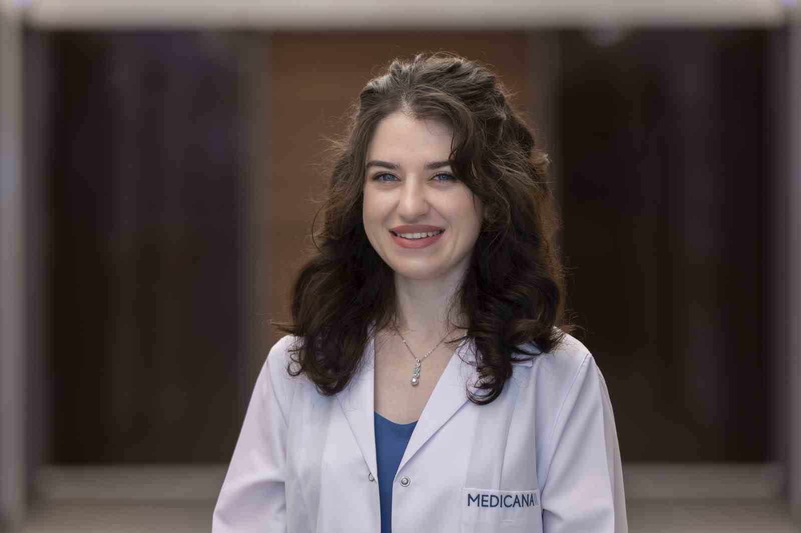 Uzmanından, "Aç değilim ama elim pakete gidiyor" diyenlere 3 saniye kuralı