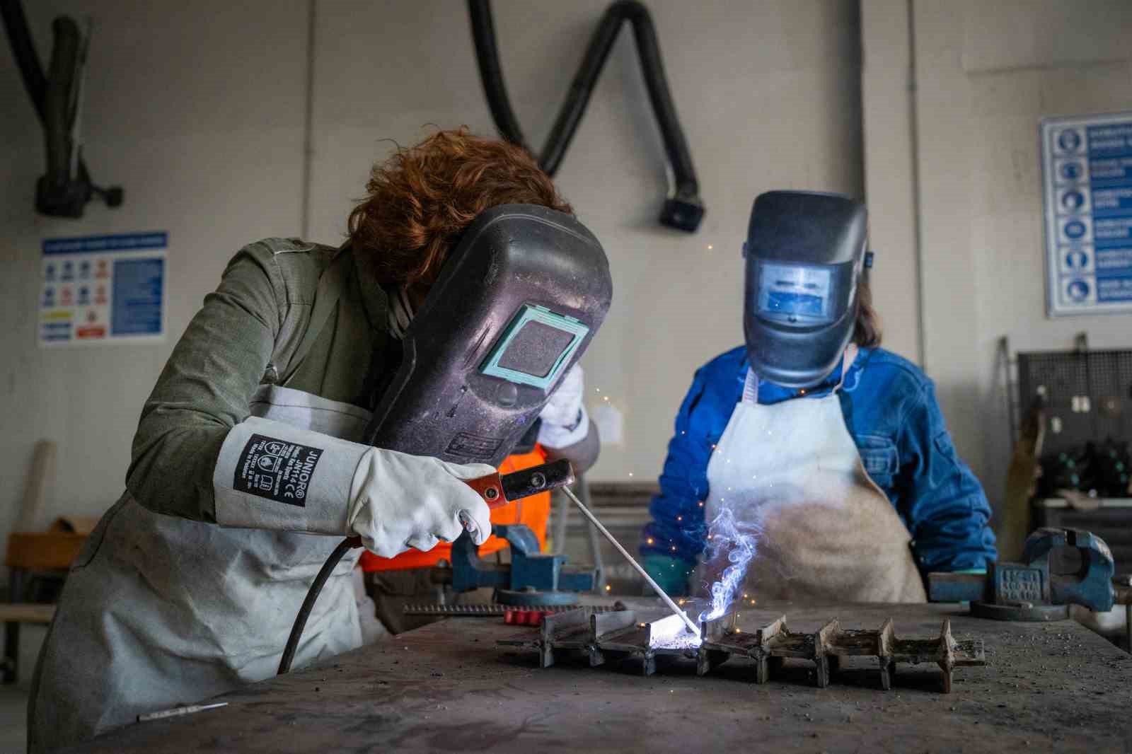 Mersin B&uuml;y&uuml;kşehir Belediyesi, kadına şiddetle m&uuml;cadelede yerel destek ağı oluşturuyor
