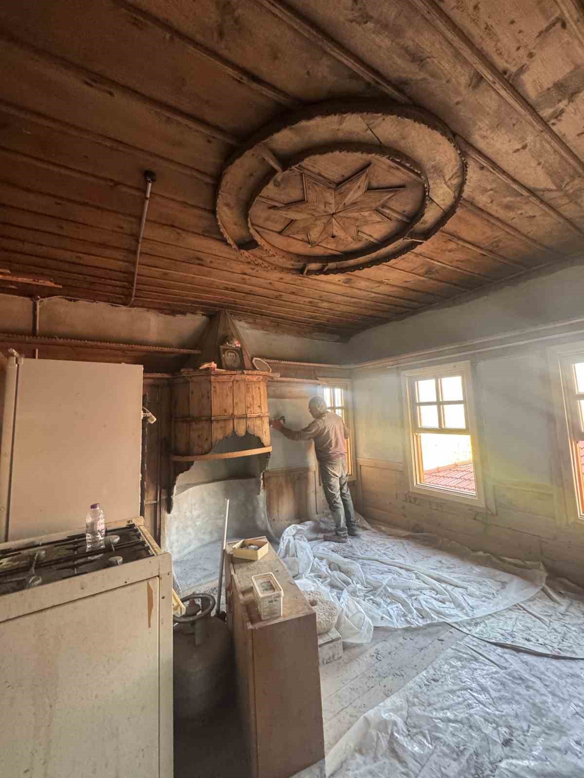 Antalya’da ata mirası tarihi düğmeli evler restore ediliyor