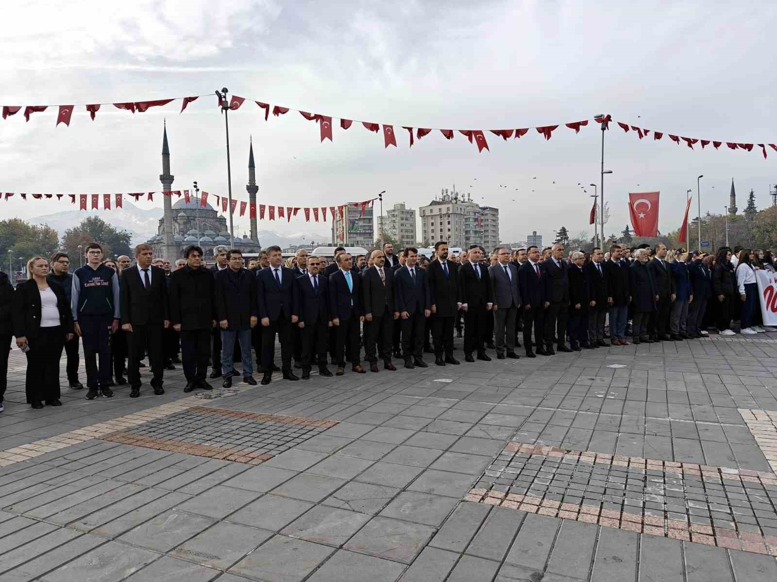 Milli Eğitim Müdürü Esen: "Erdemli bir topluma doğru giden yolda öğretmenin adanmışlığı, ideali çok önemli"