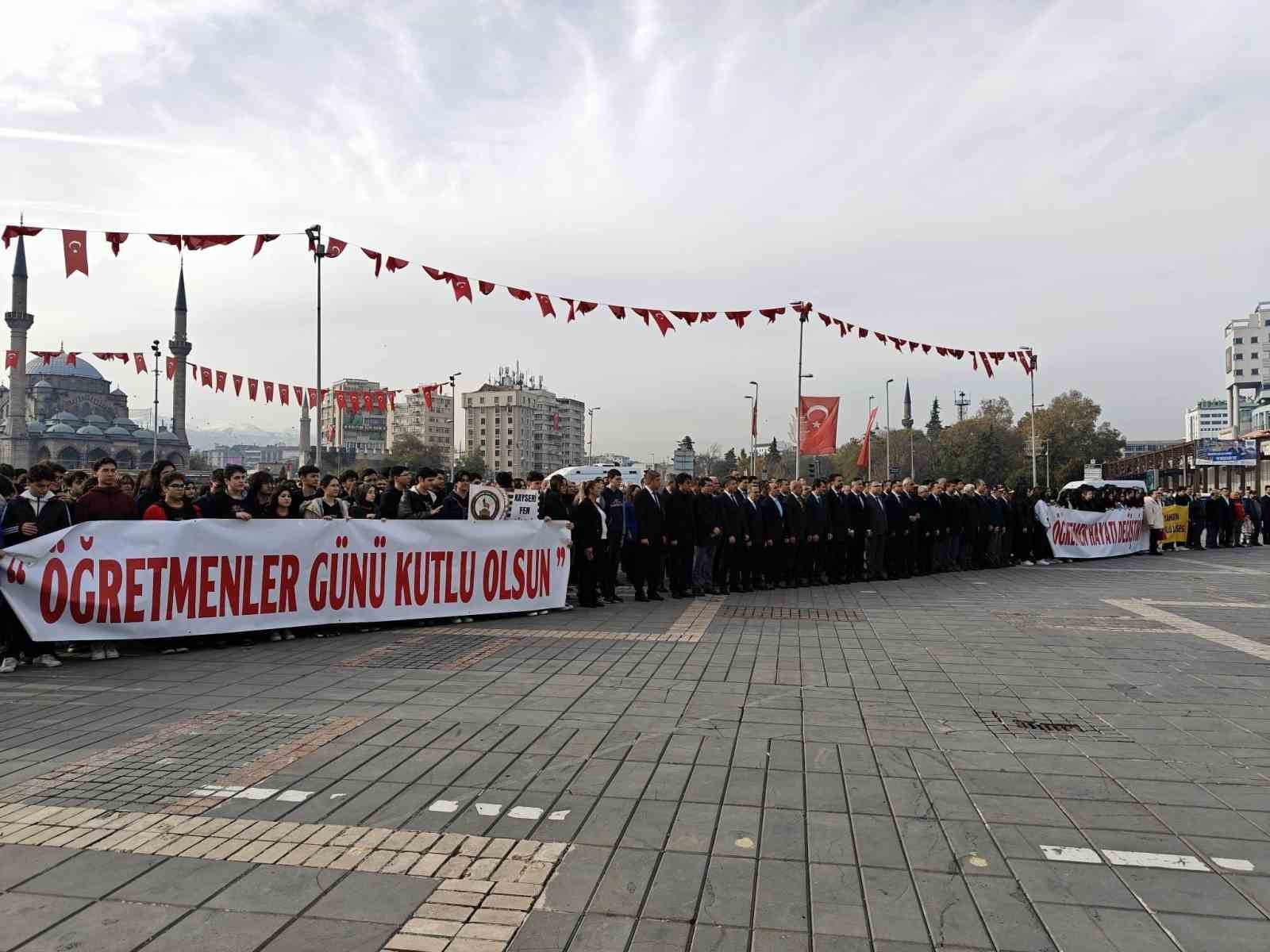 Milli Eğitim M&uuml;d&uuml;r&uuml; Esen: "Erdemli bir topluma doğru giden yolda &ouml;ğretmenin adanmışlığı, ideali &ccedil;ok &ouml;nemli"
