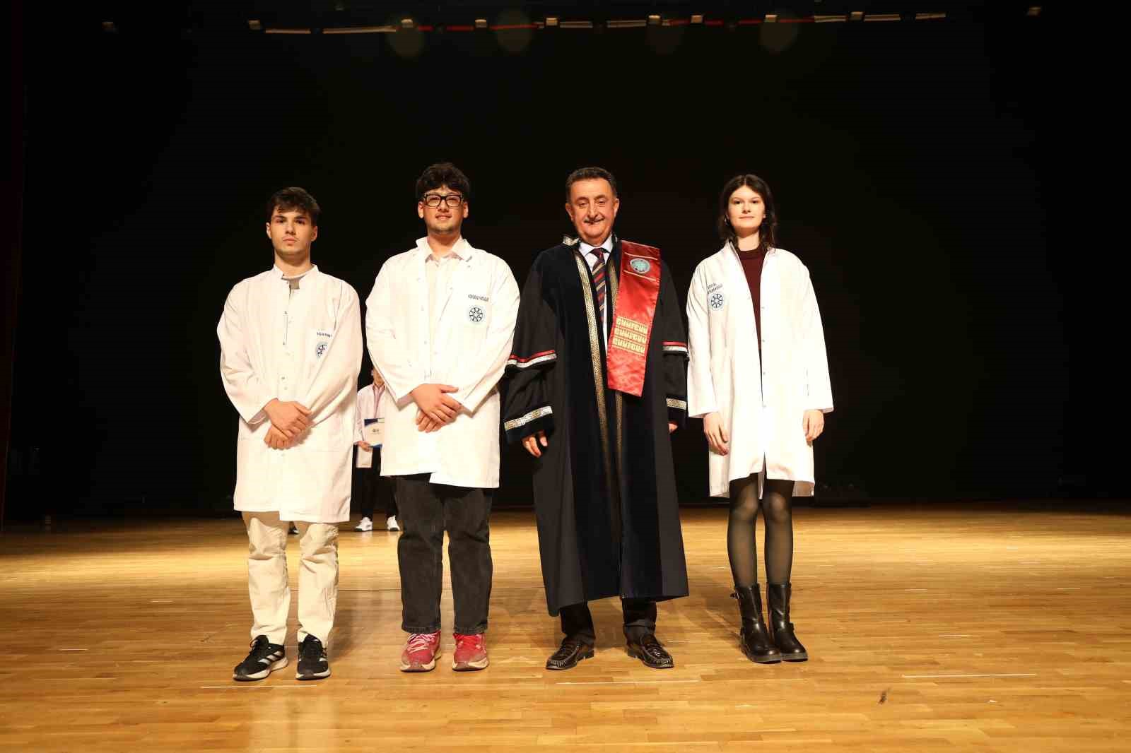 Diş hekimliği fakültesinde beyaz önlük heyecanı