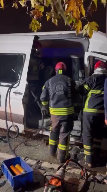 Dilovası’nda tır ile işçi minibüsü çarpıştı: 9 yaralı