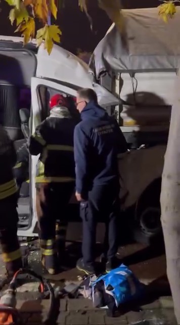 Dilovası’nda tır ile işçi minibüsü çarpıştı: 9 yaralı