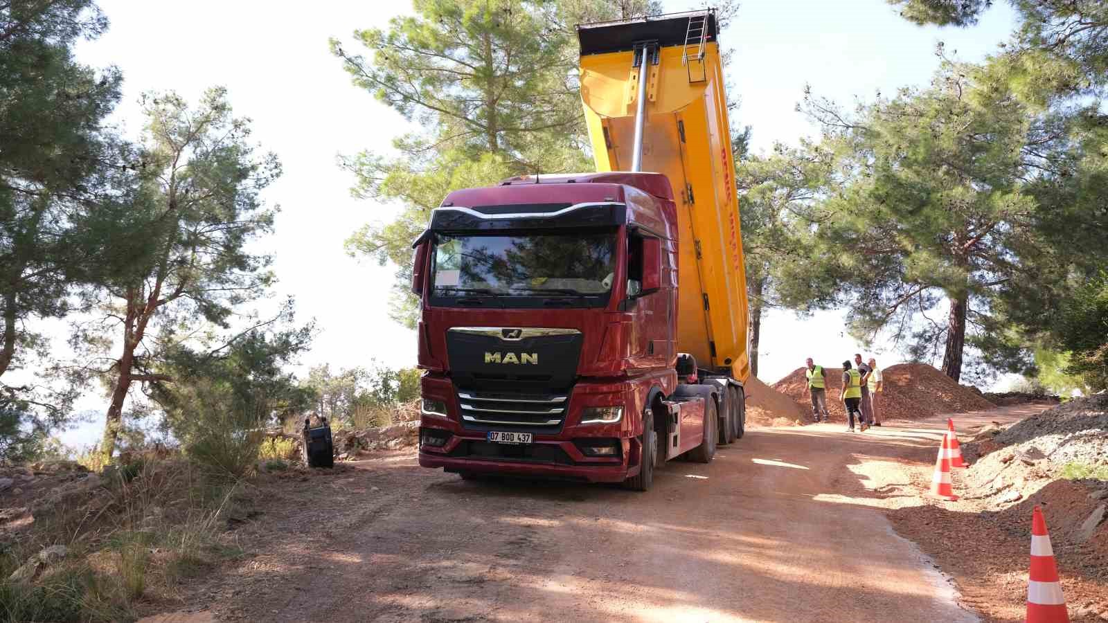 Manavgat’ta yeni içme suyu hattı imalatı gerçekleştiriliyor