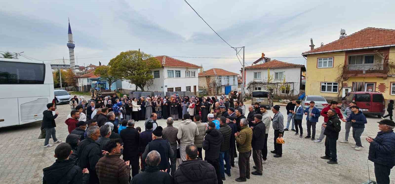 Hisarcık’ta 36 kişilik umre kafilesi kutsal topraklara uğurlandı