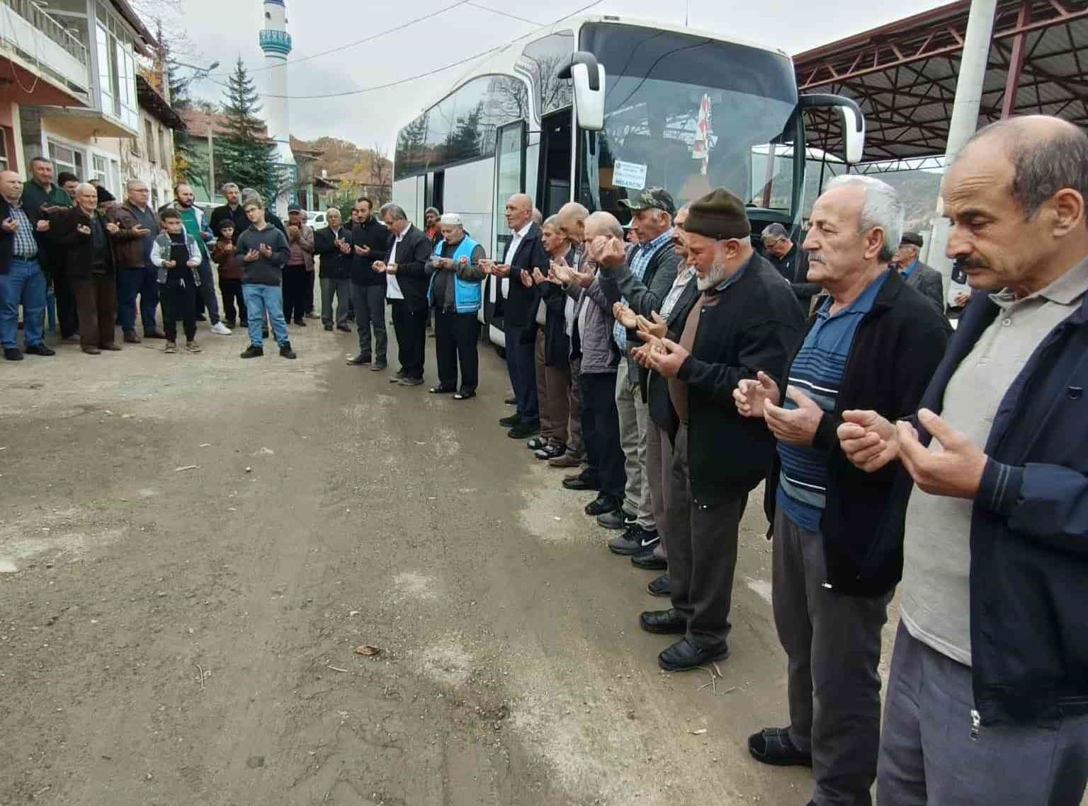 Hisarcık&rsquo;ta 36 kişilik umre kafilesi kutsal topraklara uğurlandı
