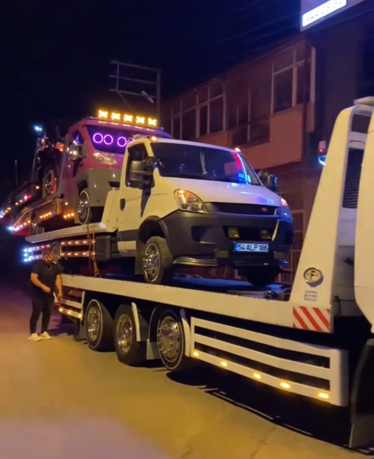 Çekici şovu ceza getirdi
