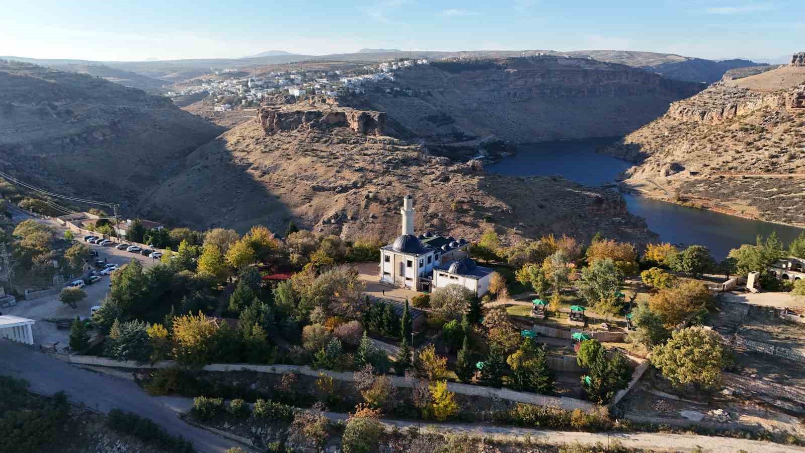 Kur’an-ı Kerim’de ismi geçen peygamberlerin kabirlerinin olduğu ilçe yılda 1 milyon ziyaretçi ağırlıyor