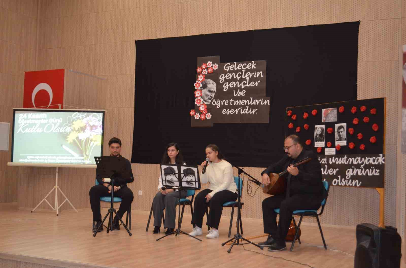 Selendi’de 24 Kasım Öğretmenler Günü kutlandı