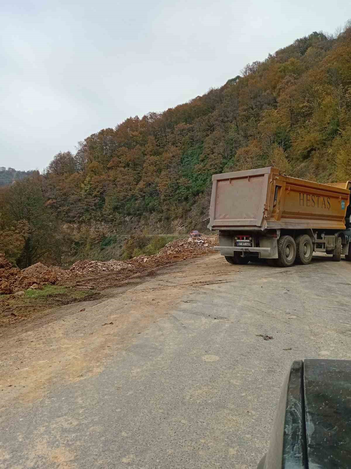 Dere yataklarına mesken atık ve moloz dökülüyor
