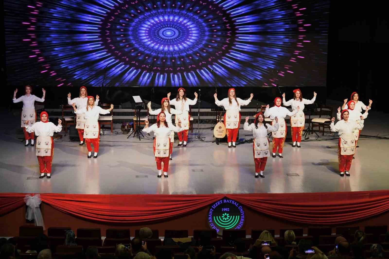 Bolu’da öğretmenlerden unutulmaz kültür ve sanat gecesi