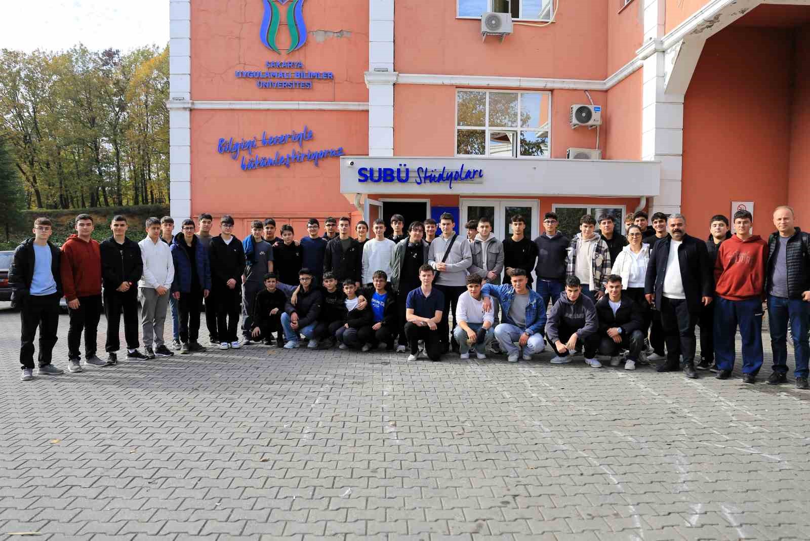 Üniversite adayları SUBÜ’de eğitim ve teknolojiyi yerinde inceledi