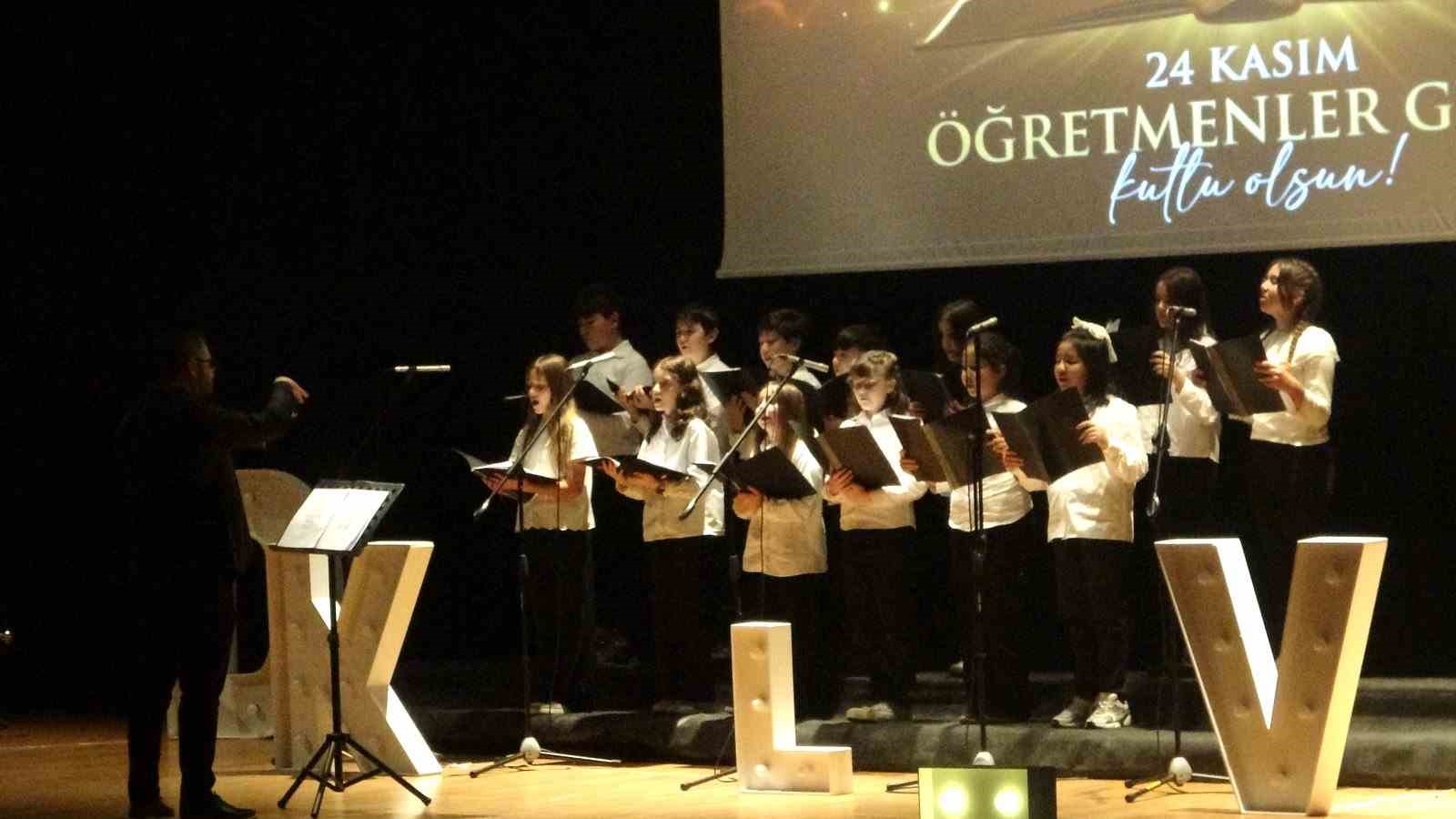 Muğla’da 24 Kasım Öğretmenler Günü düzenlenen programla kutlandı