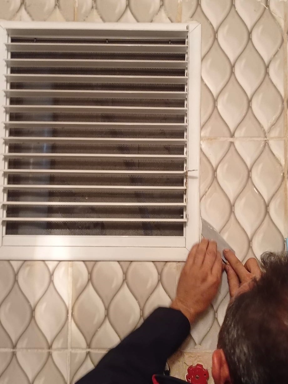 İskenderun&rsquo;da itfaiye ekiplerinden g&uuml;vercin kurtarma operasyonu
