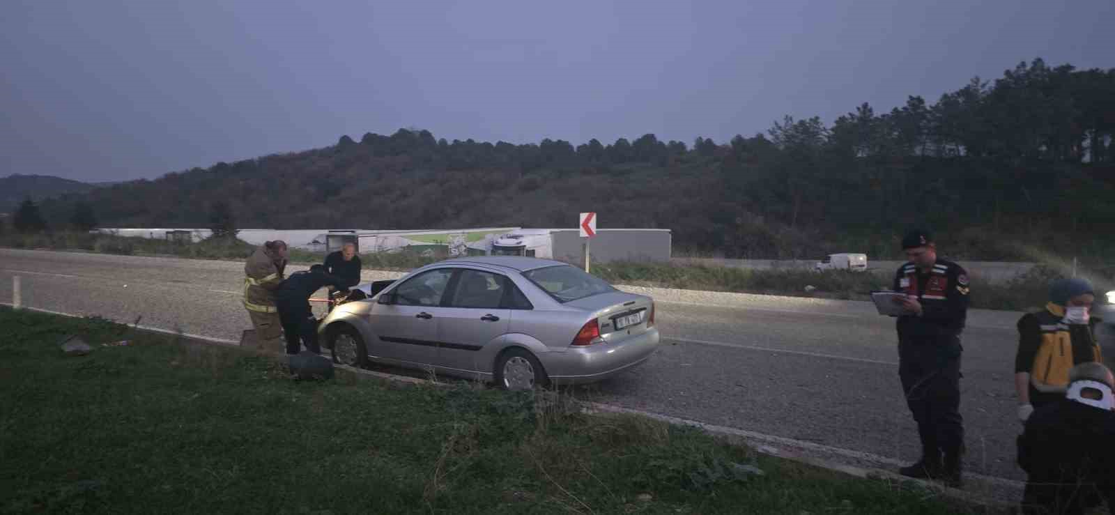 Gönen-Bandırma kara yolunda iki araç çarpıştı: 3 yaralı