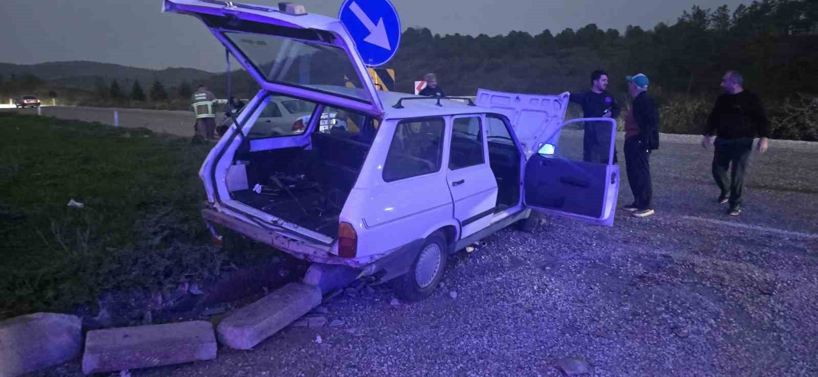 Gönen-Bandırma kara yolunda iki araç çarpıştı: 3 yaralı