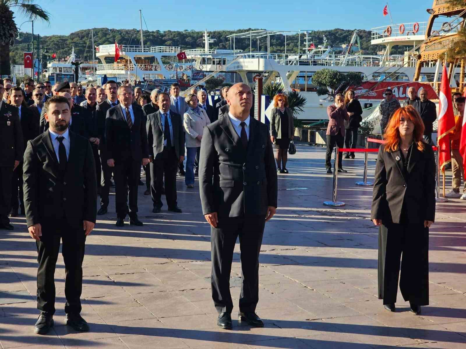 Ayvalık’ta öğretmenler günü coşkuyla kutlandı