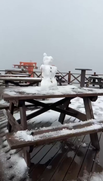 Uludağ sabah saatlerinde beyaza büründü
