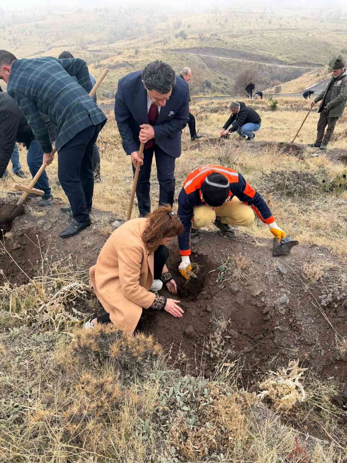 Sivrice’de Öğretmenler Günü’nde anlamlı etkinlik