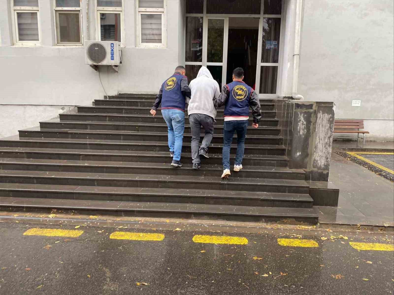 Diyarbakır’da haklarında kesinleşmiş hapis cezası bulunan 94 kişi yakalandı
