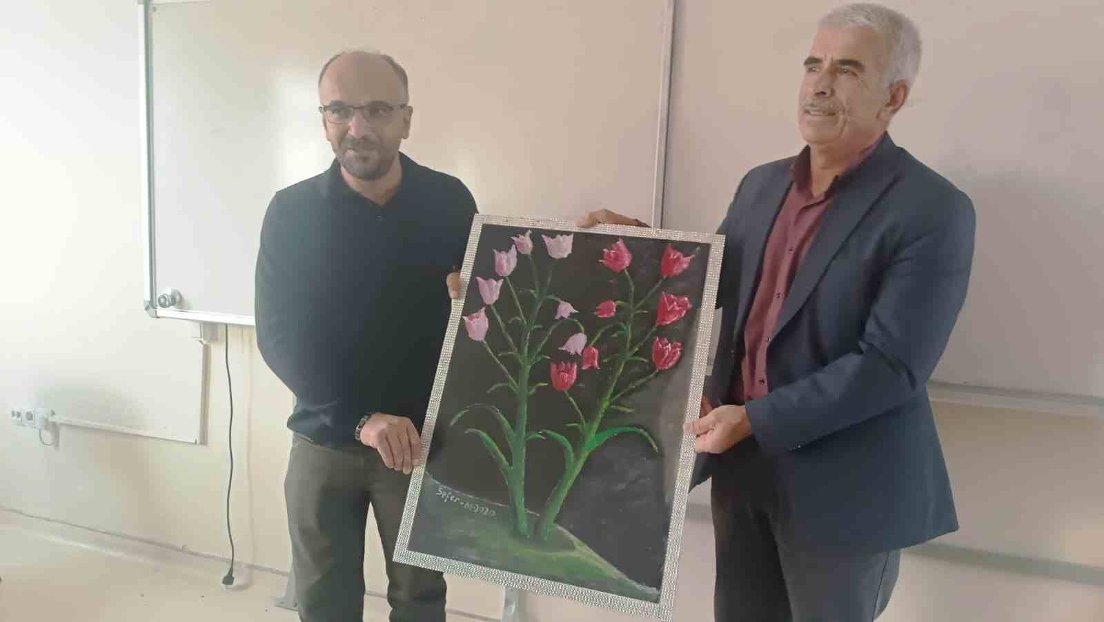 İnşaat ustasından engelli öğretmene tablo sürprizi