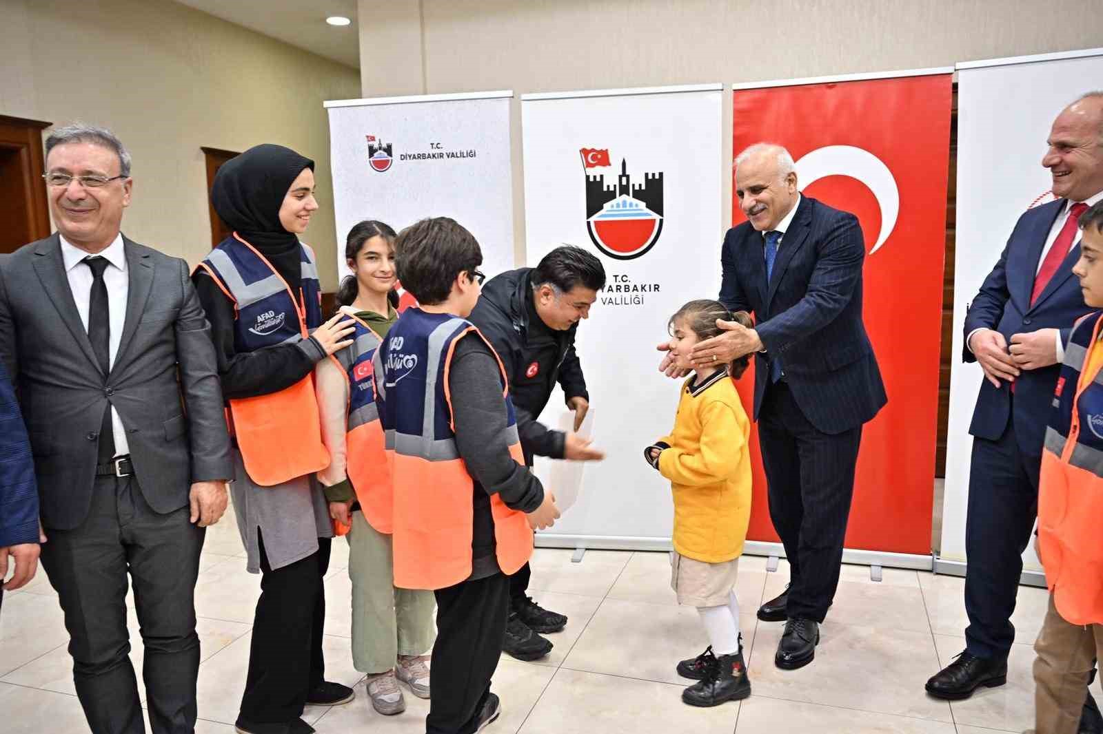 Diyarbakır’da Gazze için toplanan 24 milyon lira AFAD’a teslim edildi