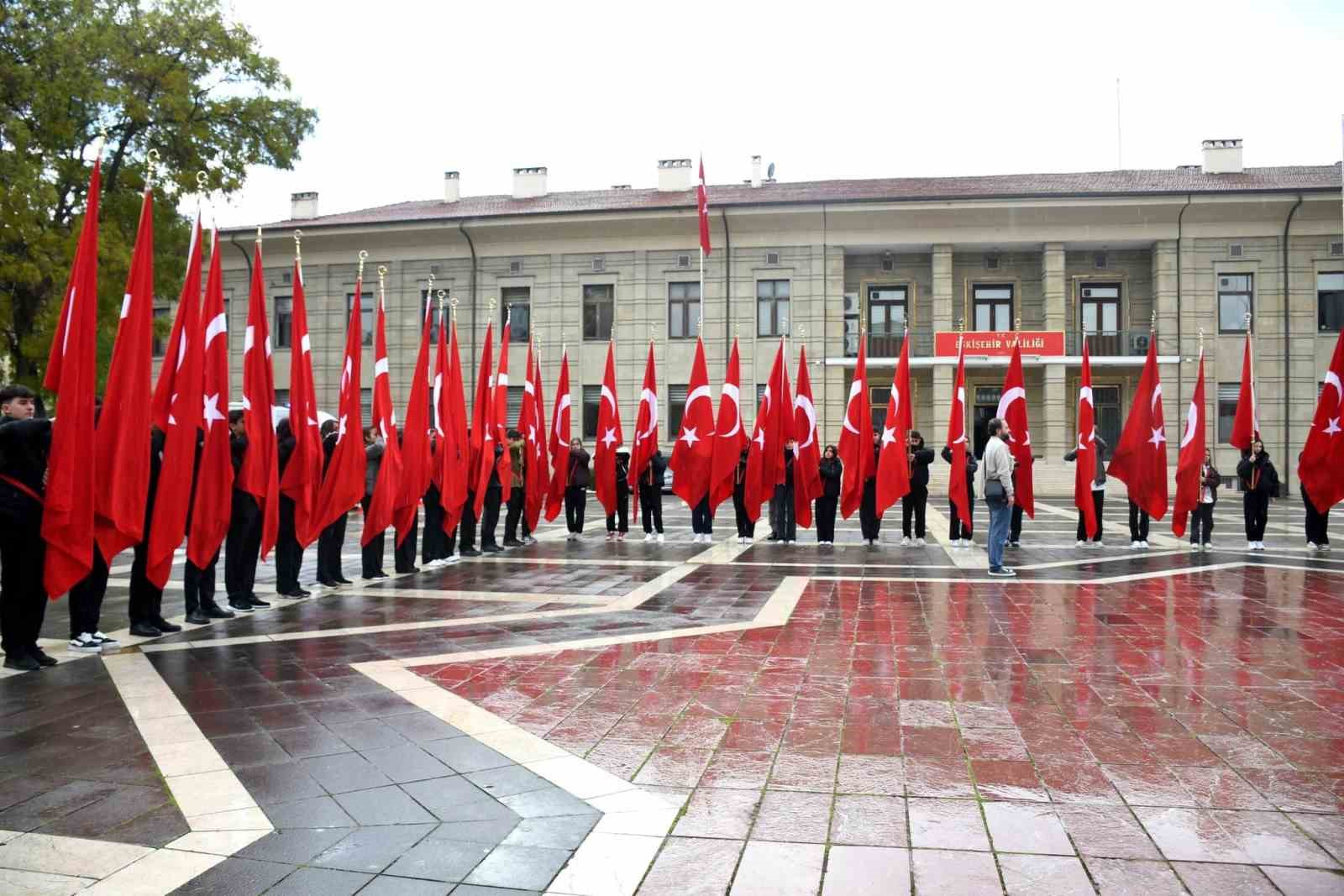 Öğretmenler Günü dolayısıyla çelenk sunma töreni gerçekleştirildi