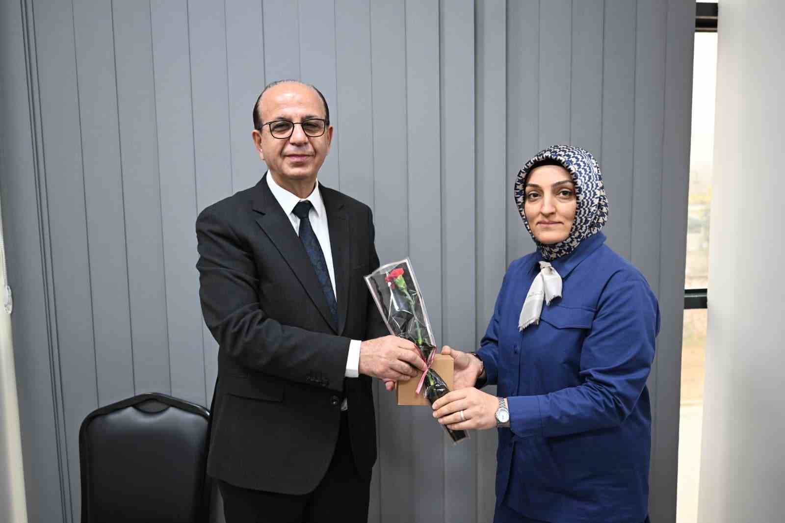 Başkan Geçit, eğitimin kahramanlarını unutmadı
