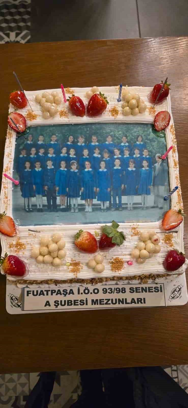 Eski öğrencilerinden emekli öğretmene duygulandıran Öğretmenler Günü sürprizi
