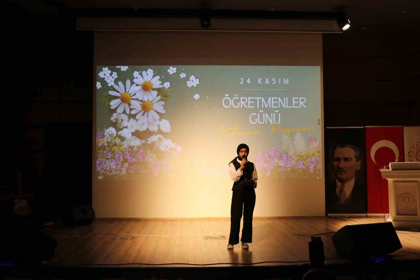 Bingöl’de Öğretmenler Günü coşkuyla kutlandı
