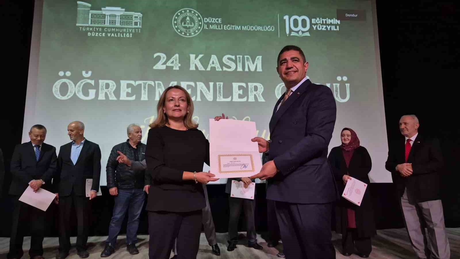 Emekli olan öğretmenler üstün hizmet belgesi