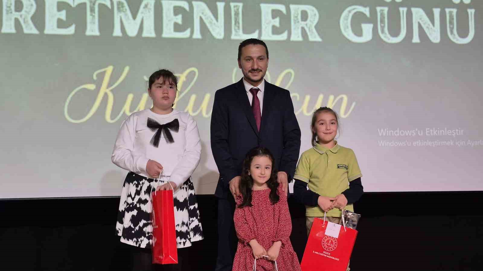 Emekli olan öğretmenler üstün hizmet belgesi