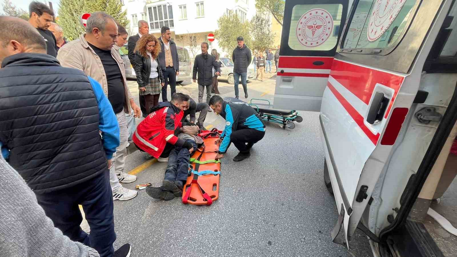 Menteşe’de otomobil yaşlı adama çarpıp kaçtı