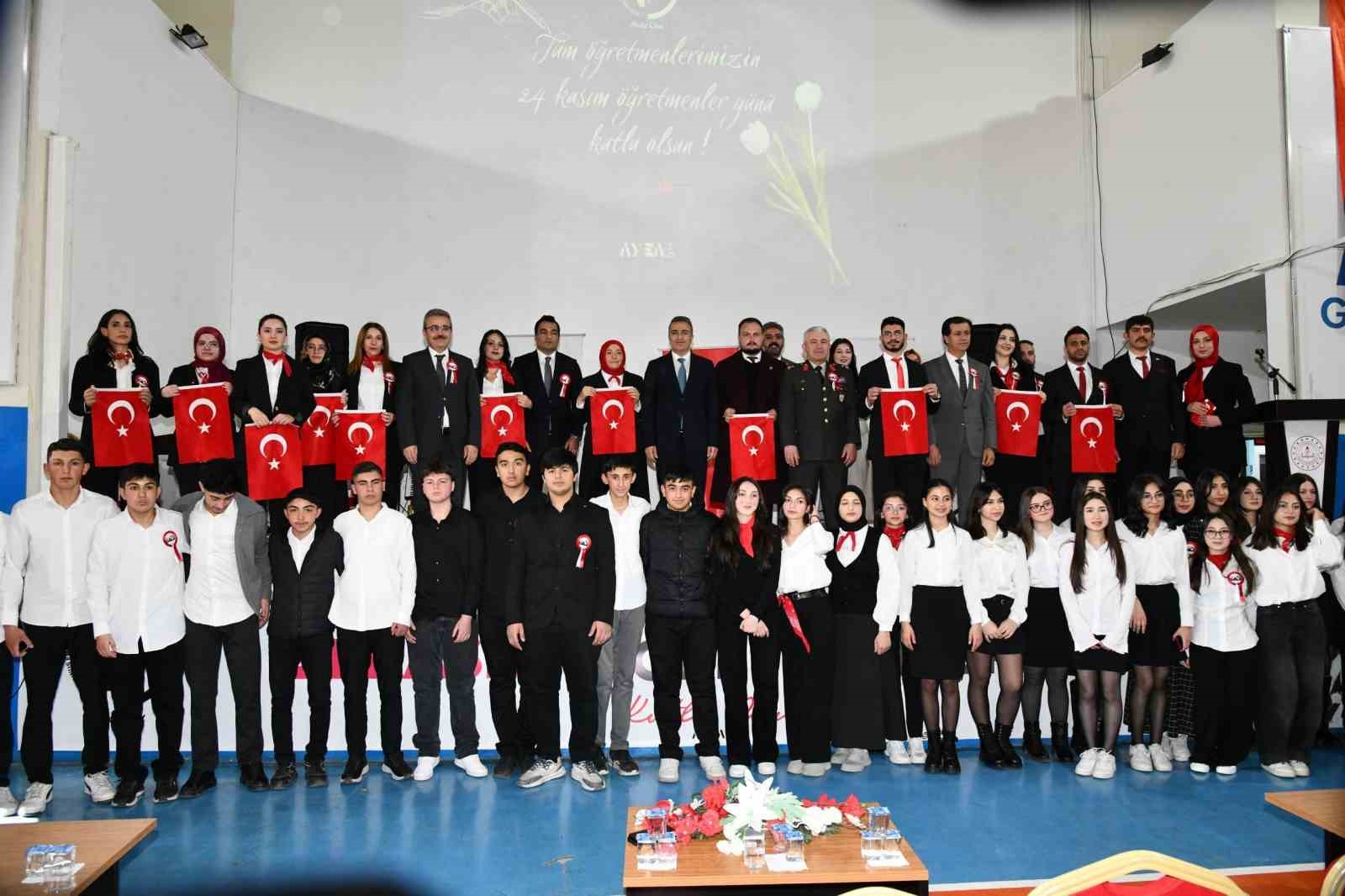 Ardahan’da Öğretmenler Günü kutlandı