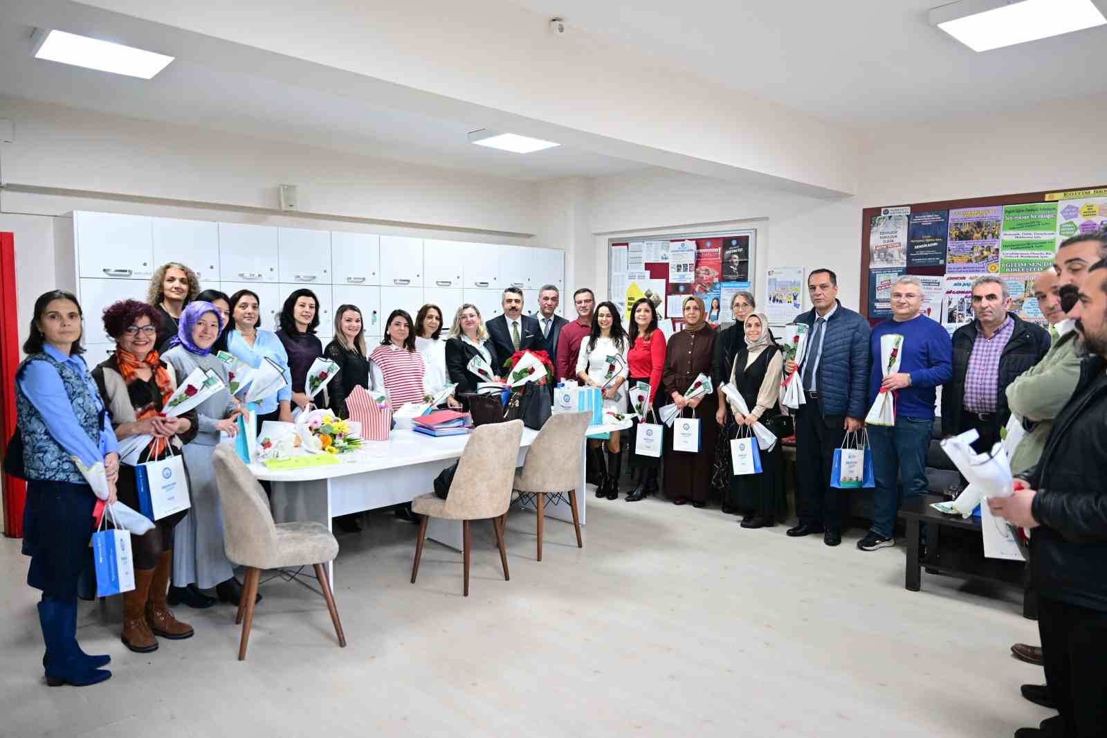 Başkan Yılmaz: "Öğretmenler, bizim kahramanlarımızdır"