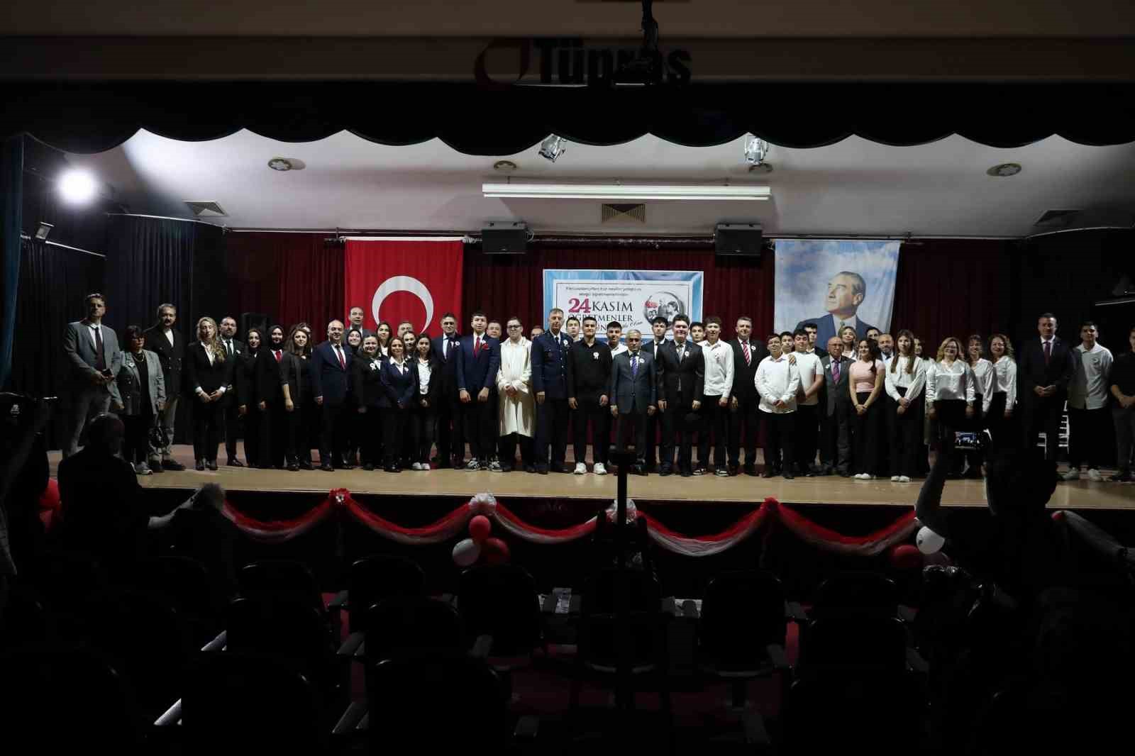 Aliağa’da Öğretmenler Günü kutlamaları
