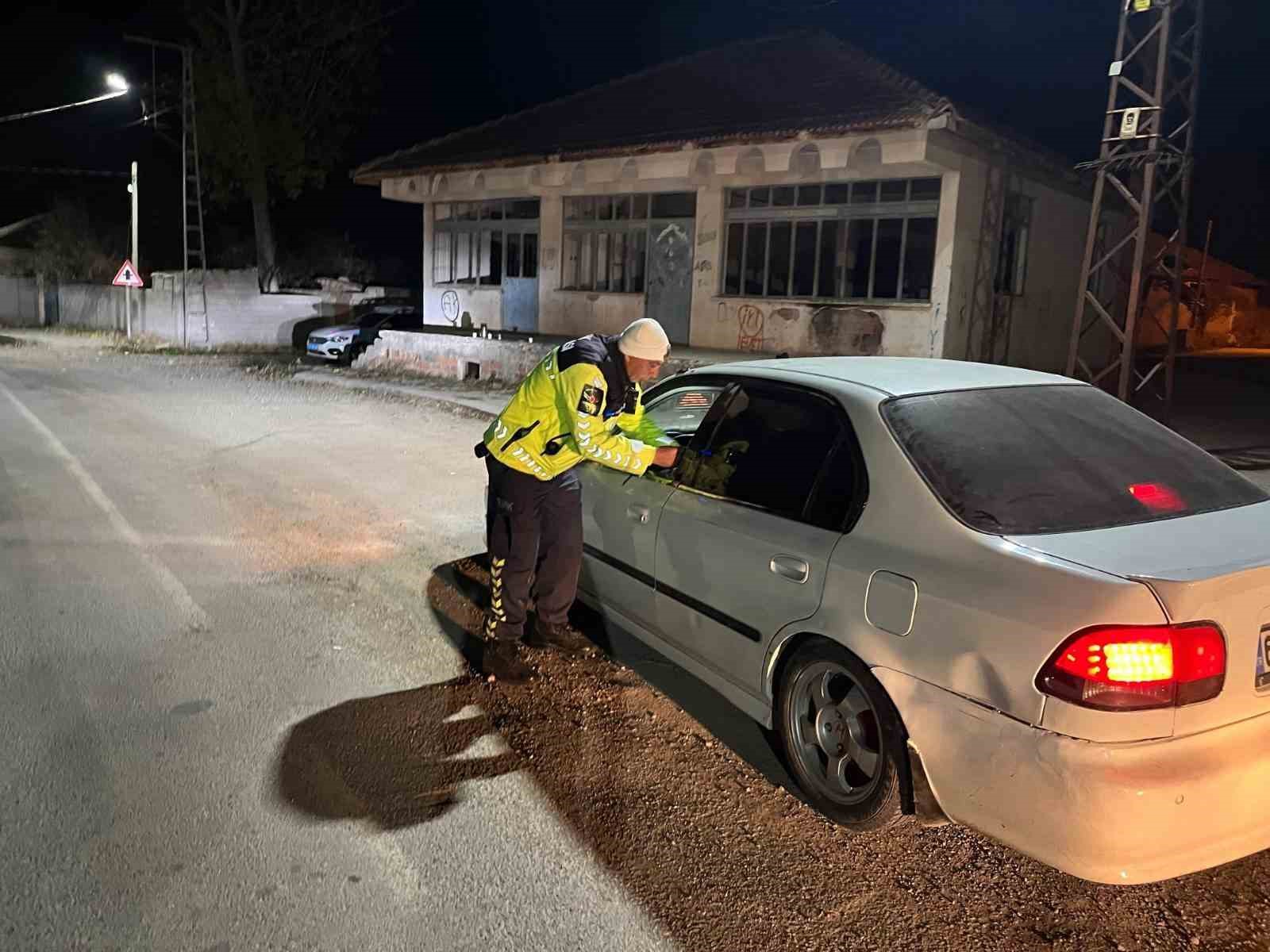 Trafik denetiminde kurallara uymayan s&uuml;r&uuml;c&uuml;lere ceza yağdı
