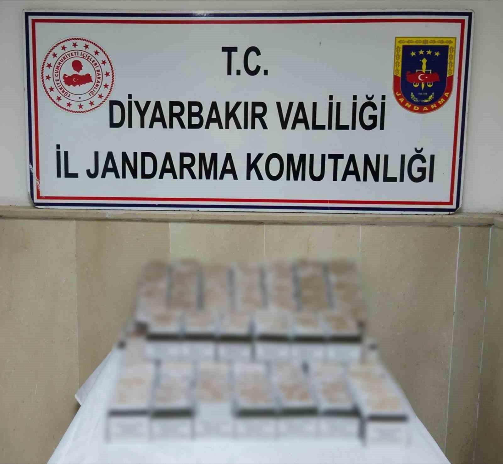 Diyarbakır&rsquo;da ka&ccedil;ak&ccedil;ılık operasyonları: 10 bin dolu makaron, 3 bin paket sigara ele ge&ccedil;irildi
