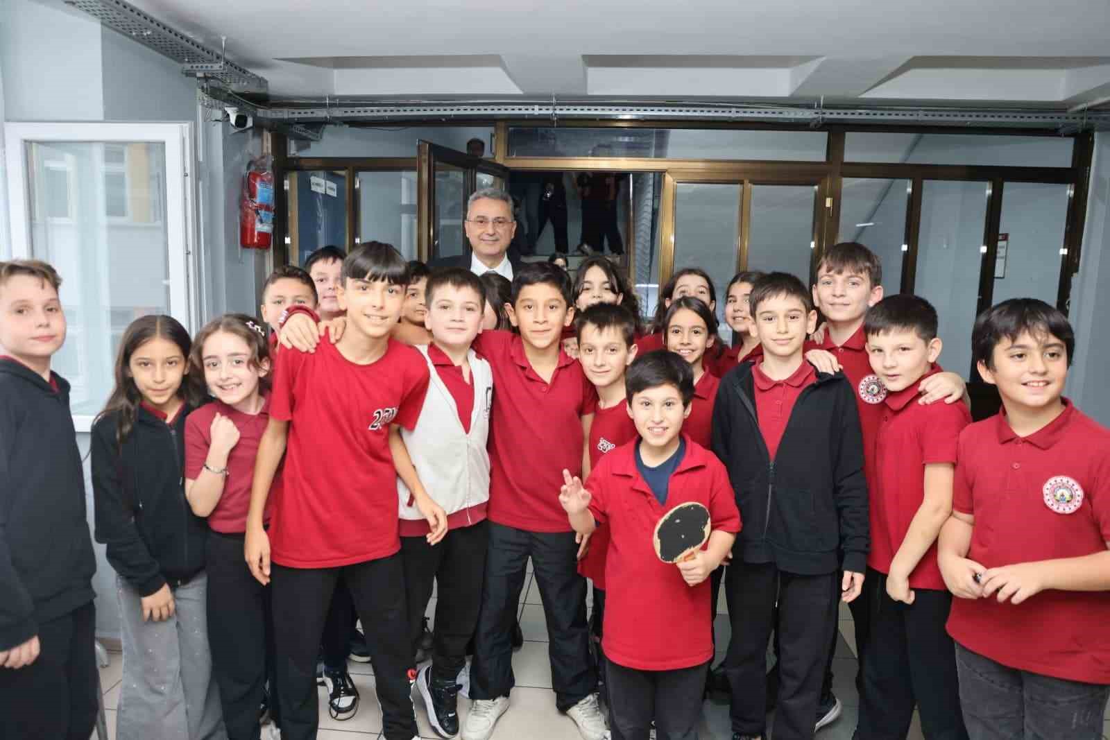 Başkan Kurnaz’dan öğretmenlere anlamlı jest: "Geleceğimizi şekillendiriyorsunuz"