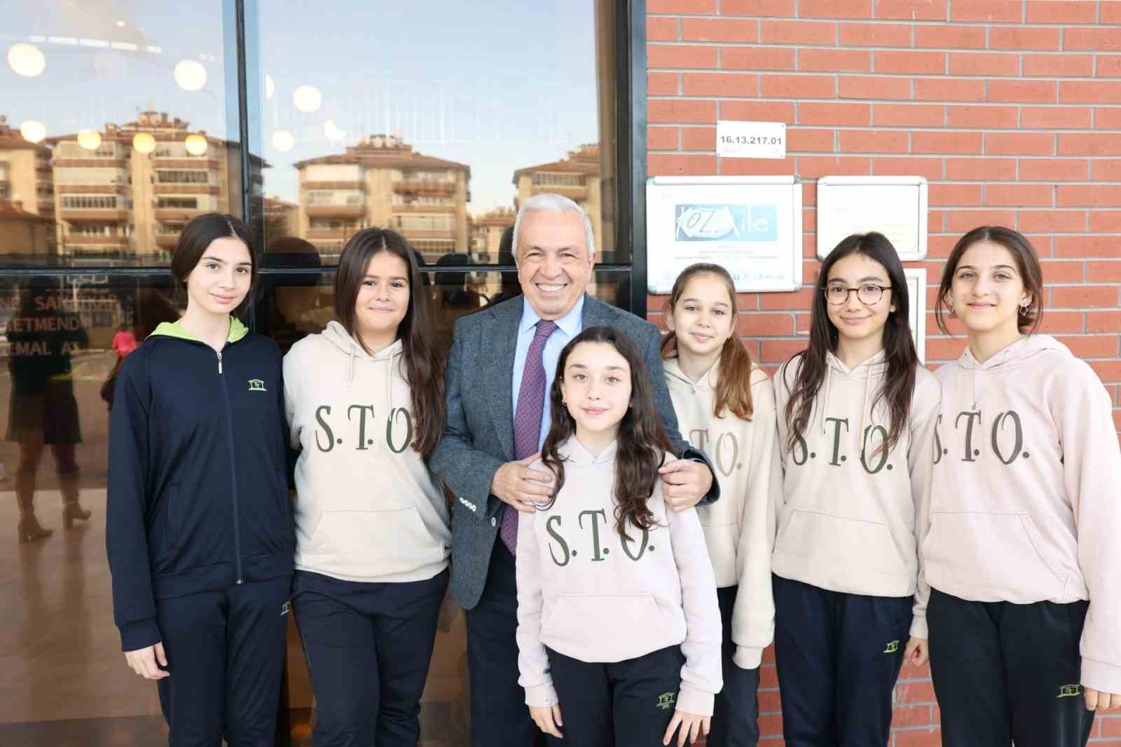 Başkan Şadi Özdemir: "Geleceği kuran öğretmenlerdir"